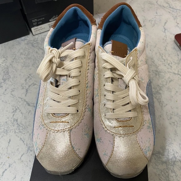 Coach C122 with Fringe Size 7B - Picture 2 of 10